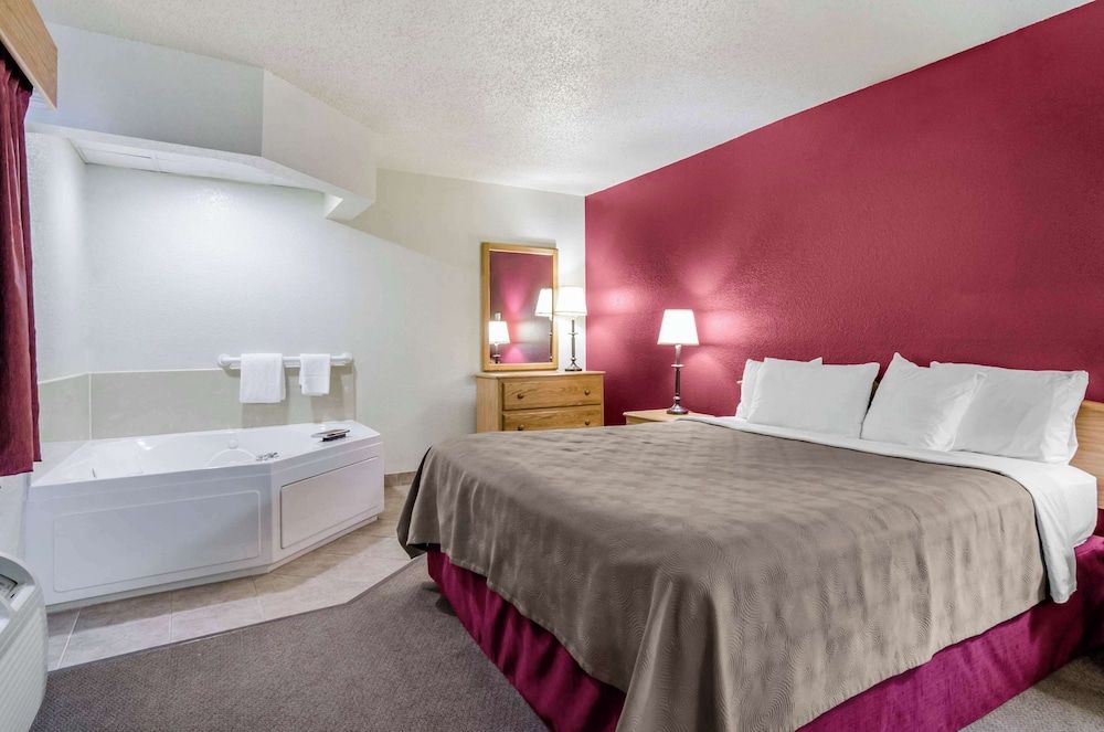 Suite, 1 King Bed with Sofa bed, Non Smoking