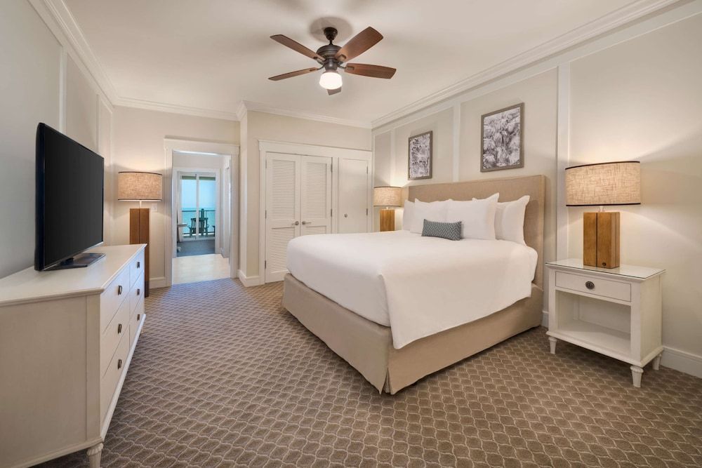 Jekyll Ocean Club Club Suite, 1 King Bed with Sofa bed (Club Floor Ocean Club) 3