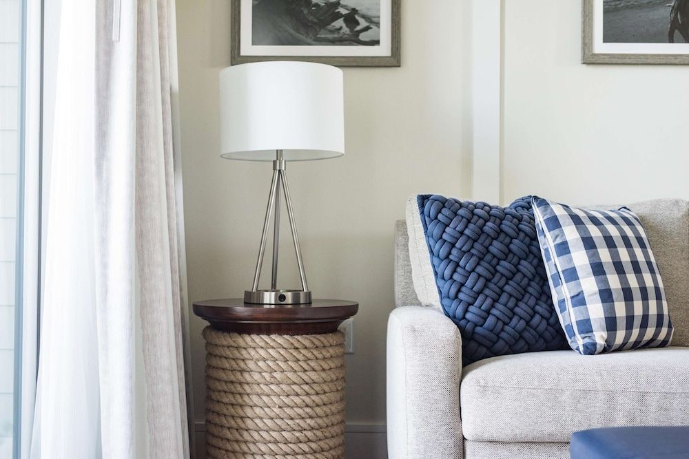 Jekyll Ocean Club Suite, 1 King Bed with Sofa bed, Poolside 8