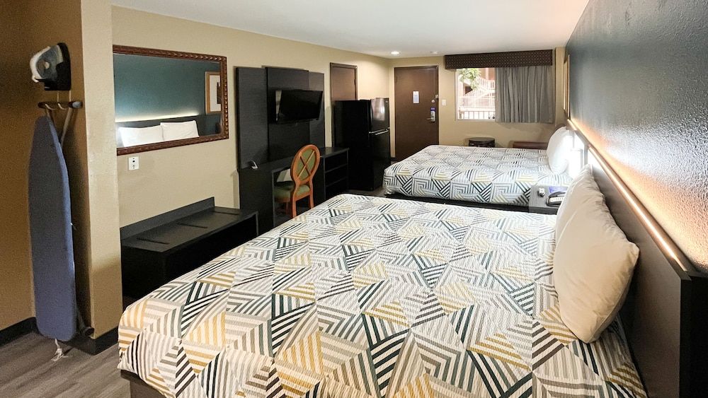 Motel 6 Snyder, TX Deluxe Room, 2 Queen Beds, Non Smoking, Refrigerator & Microwave