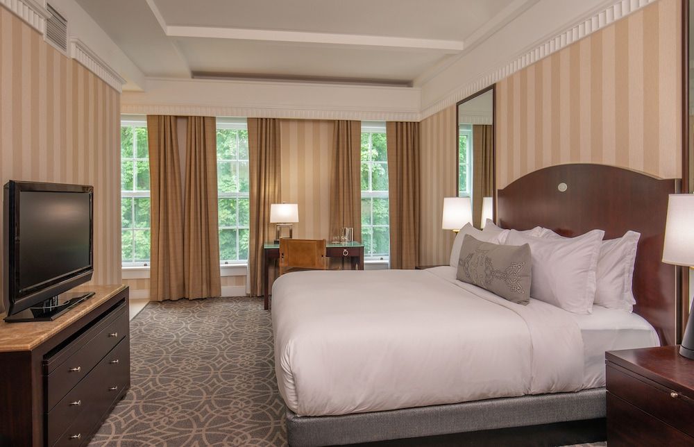 Room, 1 King Bed, Mountain View