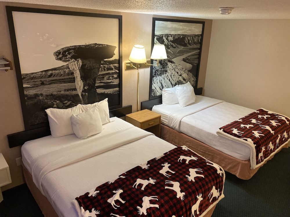 Glendive Lodge Standard Room, 2 Queen Beds, Non Smoking 2