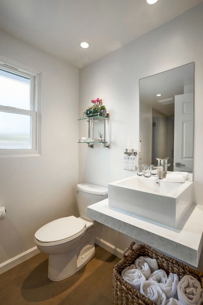 Bathroom sink