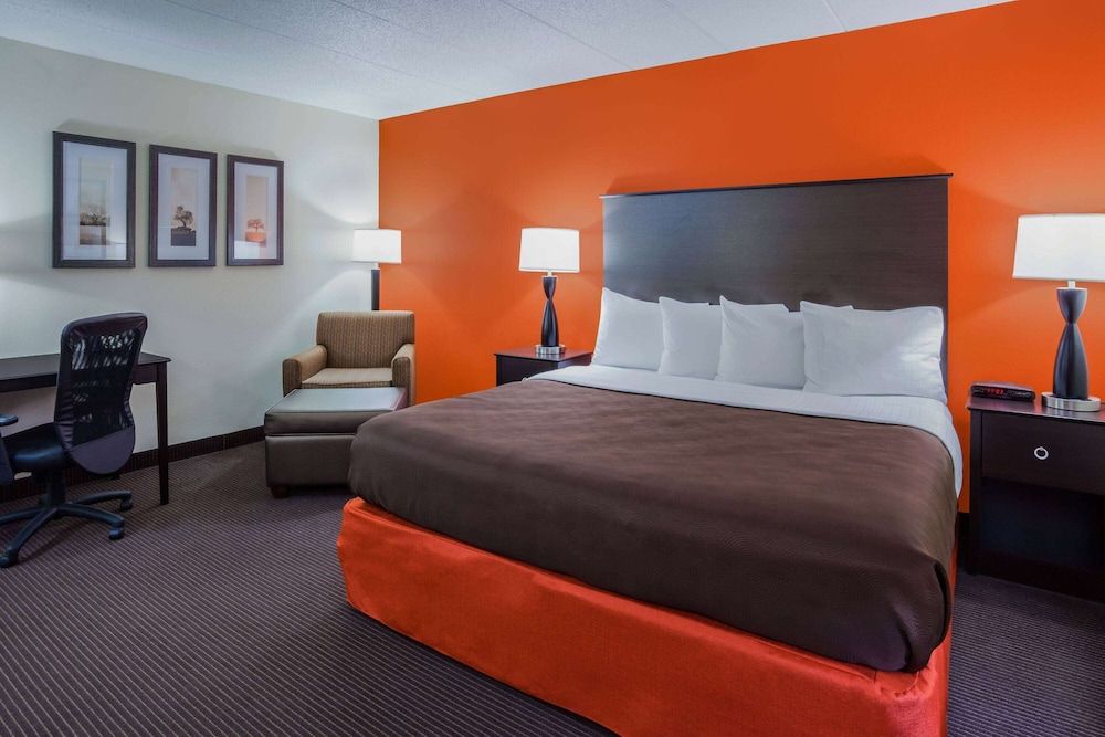 Suite, 1 King Bed, Non Smoking (Second Floor)