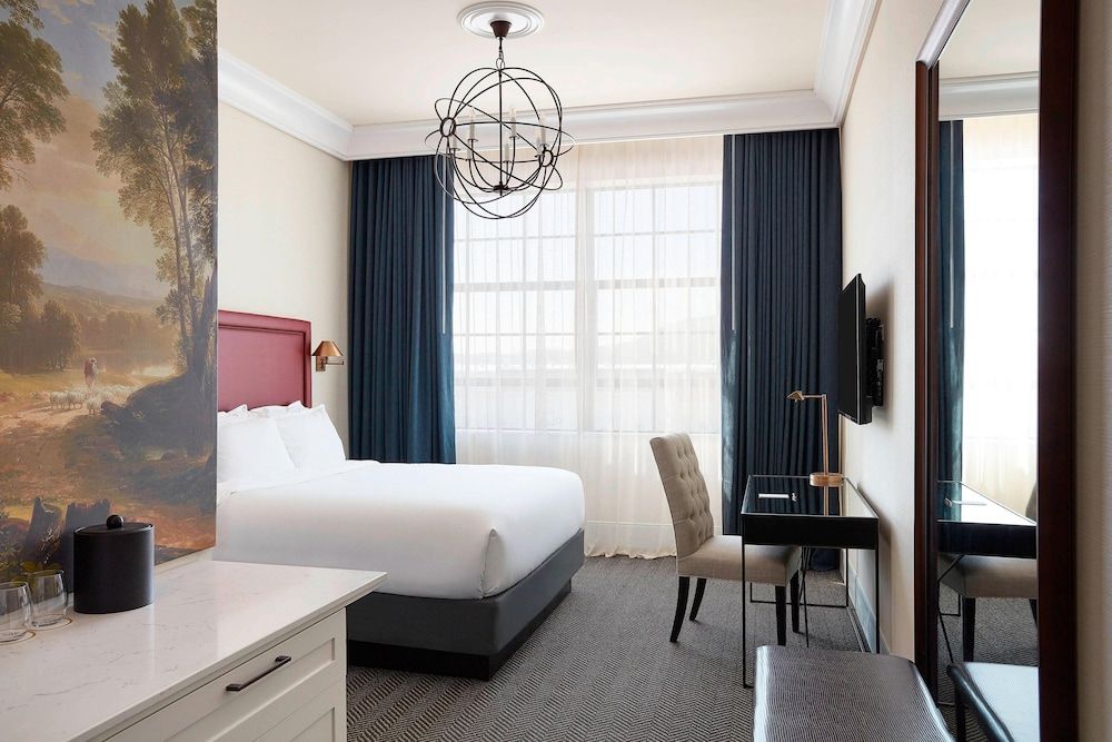 Suite, 1 King Bed with Sofa bed