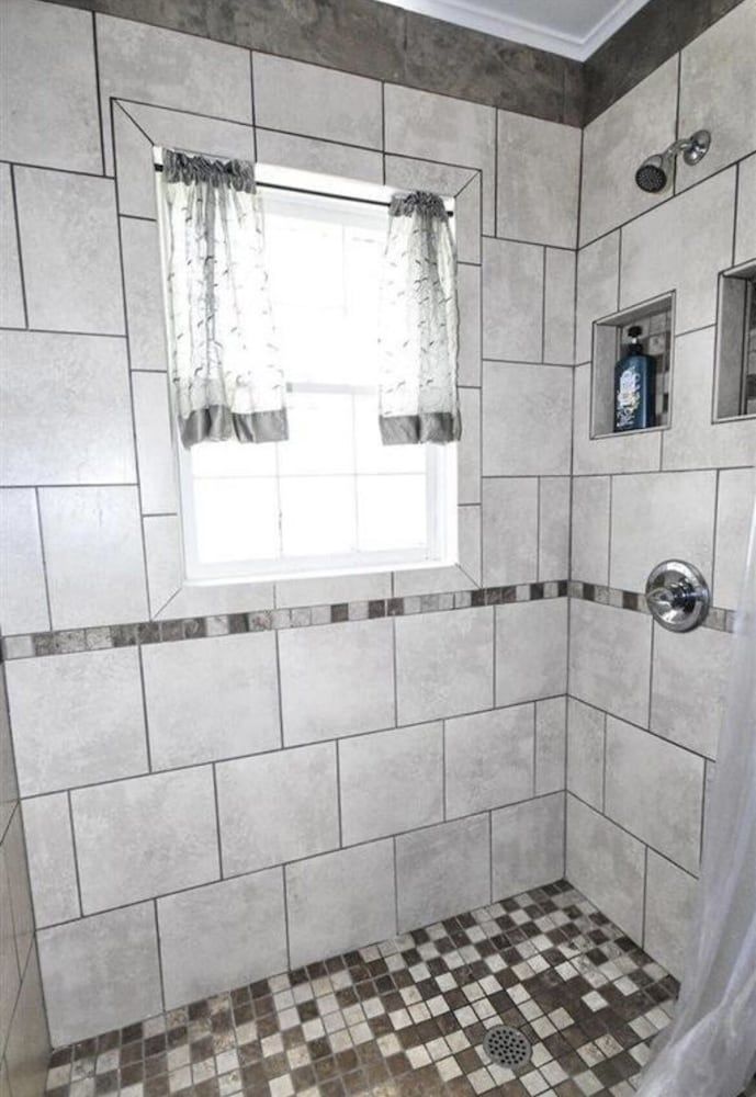 Sassafras Inn Veranda Suite 10