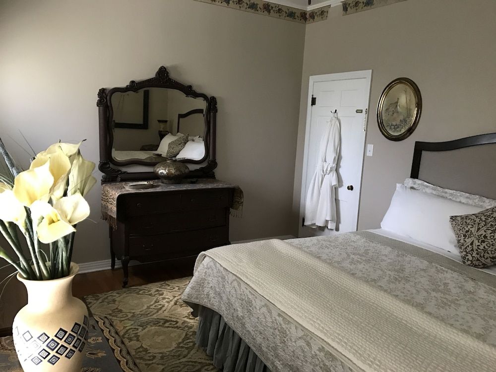 Sassafras Inn Veranda Suite