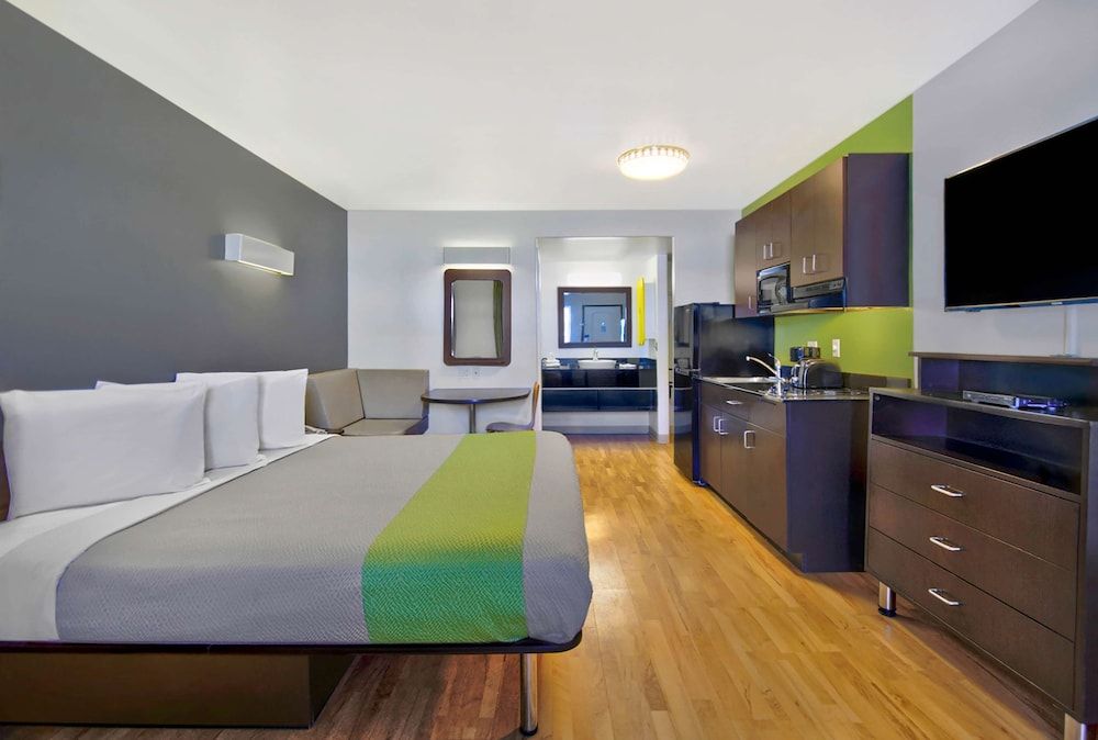 Studio 6 Victorville - Apple Valley Studio, 1 King Bed, Kitchenette 8