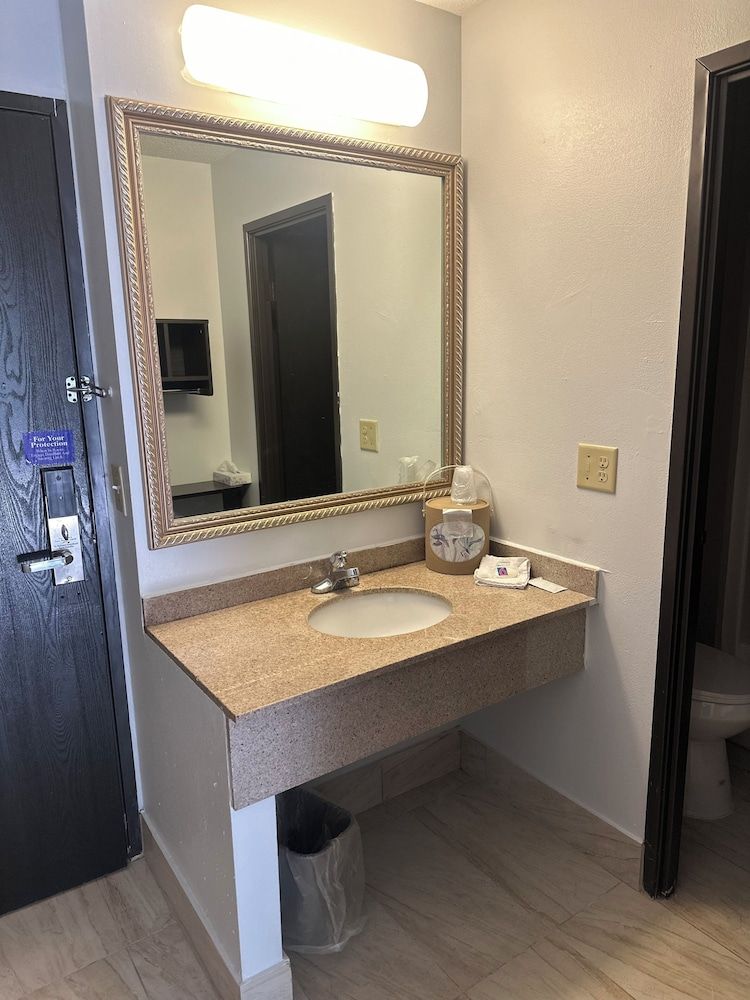 Motel 6 Wisconsin Rapids, WI Standard Room, 2 Queen Beds, Non Smoking 6