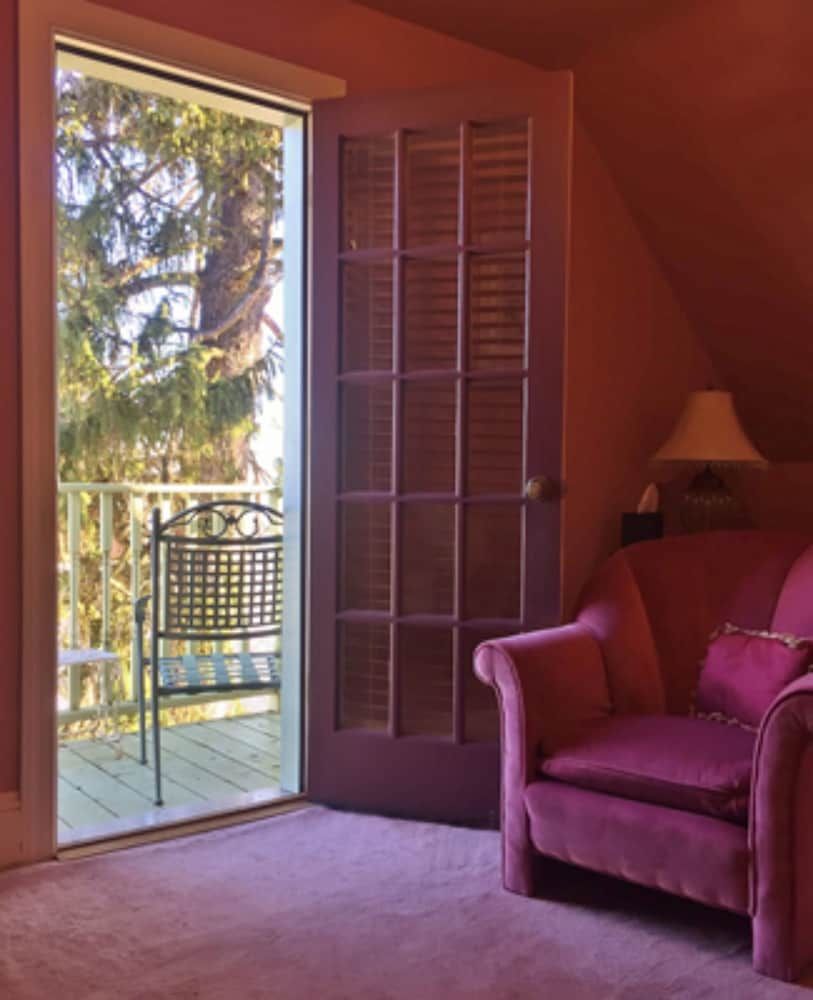 Room, Private Bathroom (Upper Bay Suite)