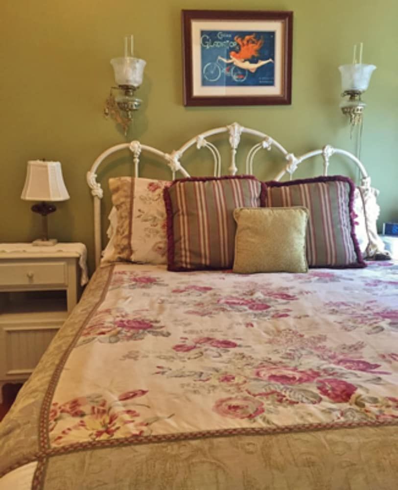 Room, Private Bathroom (Cara Cove)
