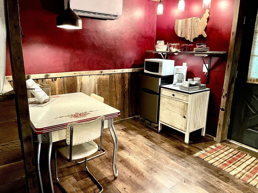 Amish Country Comfort Room, Private Bathroom (Amish Country Comfort 1) 3