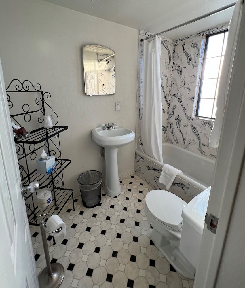 Spur Hotel Twin Bedroom 3