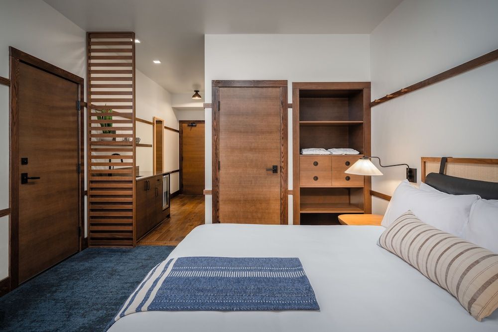 Juniper Preserve Deluxe Room, 1 King Bed, Mountain View (ADA - Accessible) 2