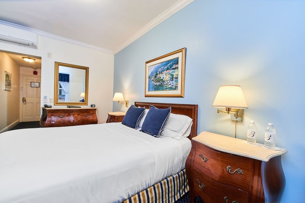 undefined 3 West Club 3