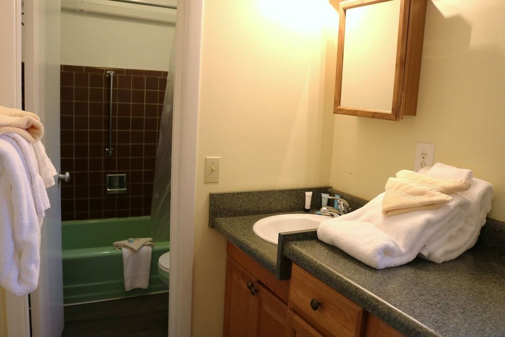 Echo Mountain Inn Little Echo Room 304 2