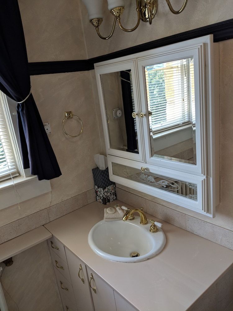 Echo Mountain Inn Royal Room 4