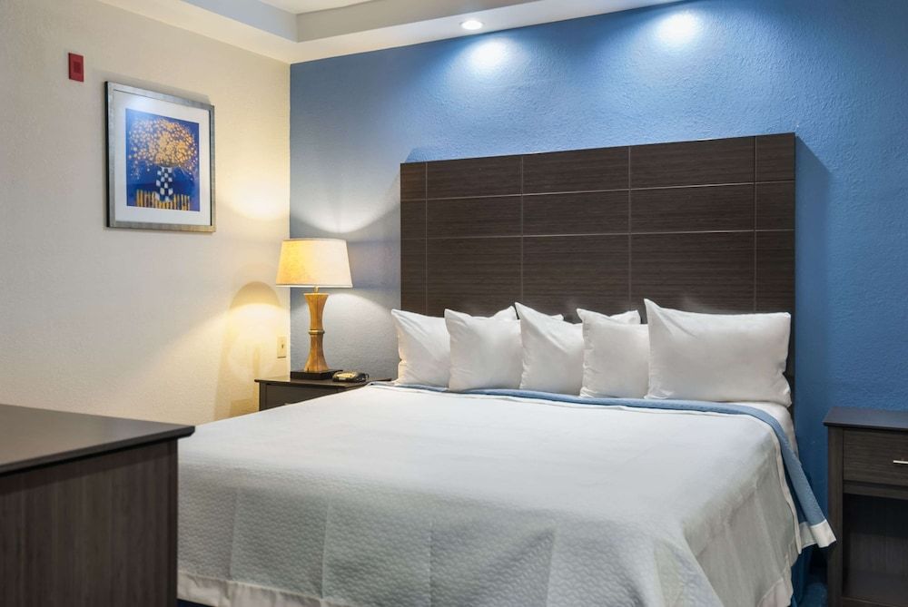 Suite, Multiple Beds, Accessible (2 Queen Beds, Mobility Accessible)