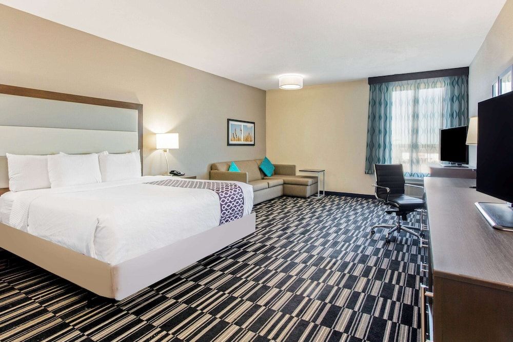 Deluxe Room, 1 King Bed, Accessible, Non Smoking (Mobility/Hearing)