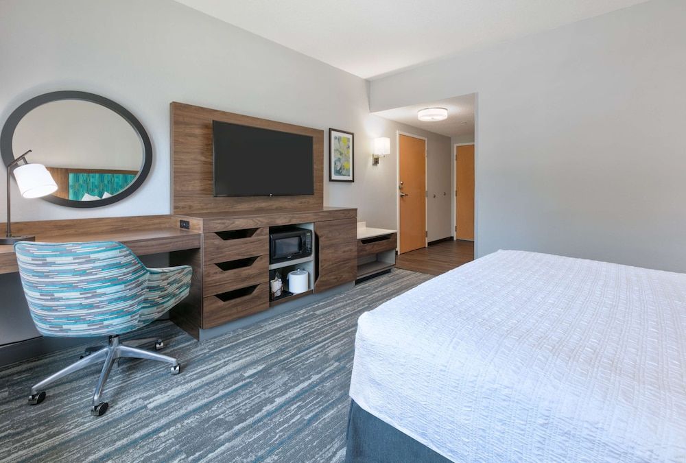 undefined Hampton Inn Santa Cruz 8