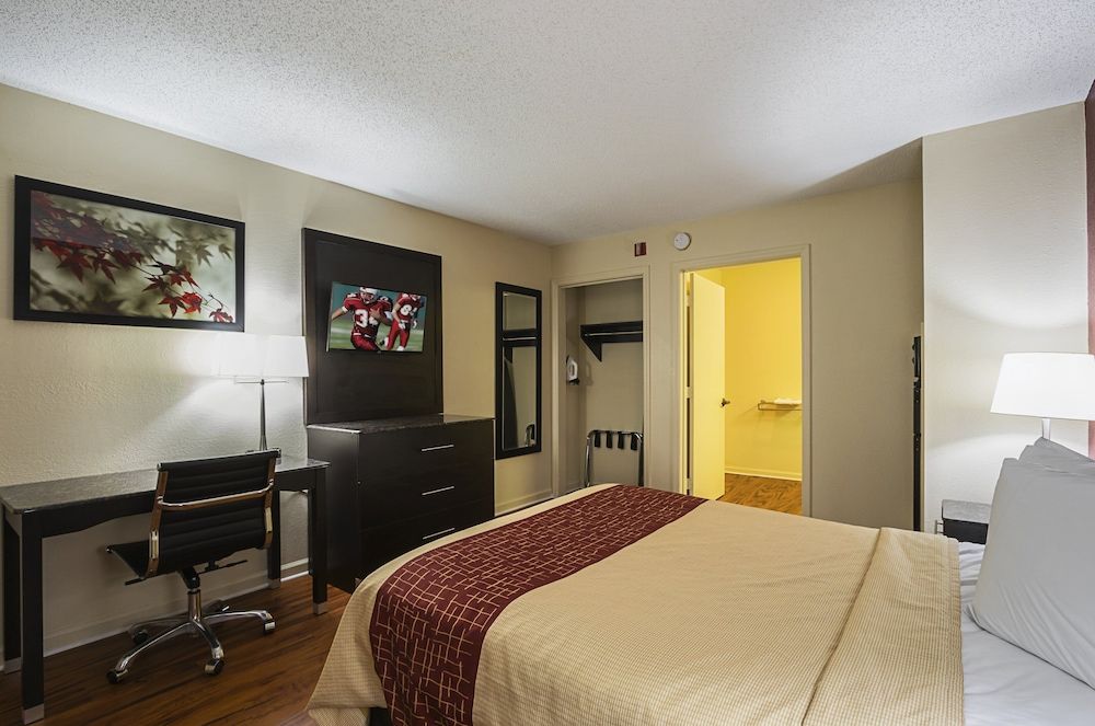 Superior Room, 1 Queen Bed, Accessible, Non Smoking (Roll-In Shower)