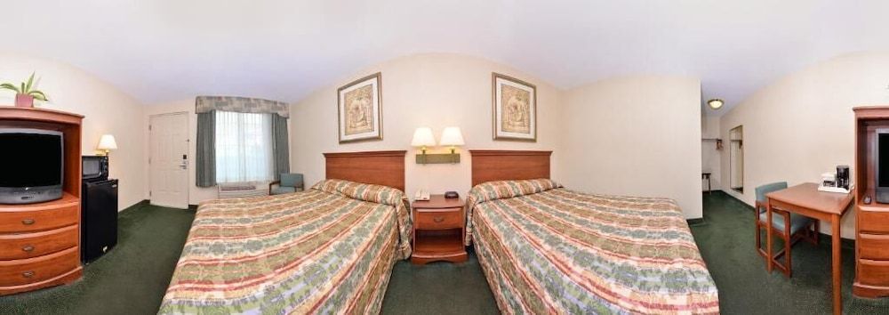 Tower Inn And Suites Of Guilford - Madison Room, 2 Double Beds 3