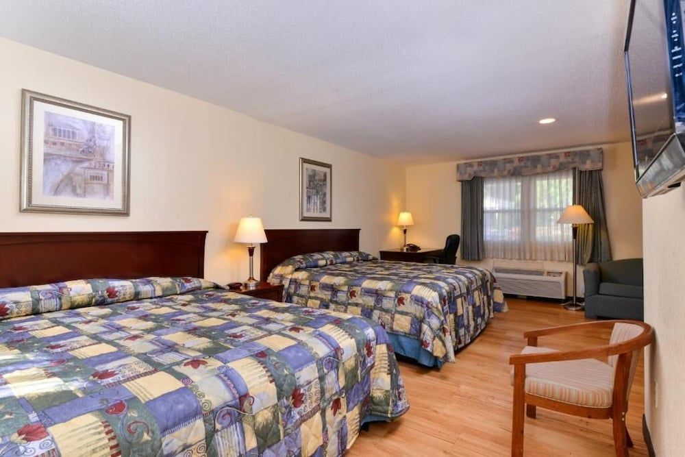 Tower Inn And Suites Of Guilford - Madison Suite, 1 King Bed 3