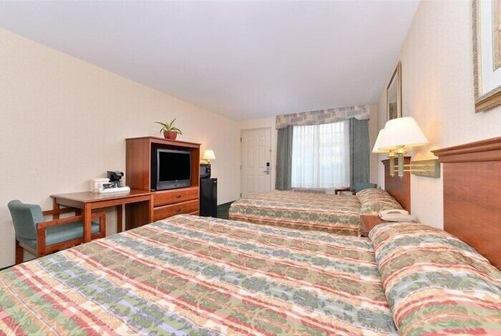 Tower Inn And Suites Of Guilford - Madison Room, 2 Double Beds 2