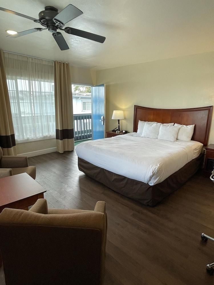 undefined Blu Pacific Hotel 3