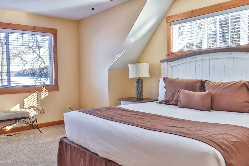 Good Ol' Days Resort Family Cottage, 3 Bedrooms, Beach View