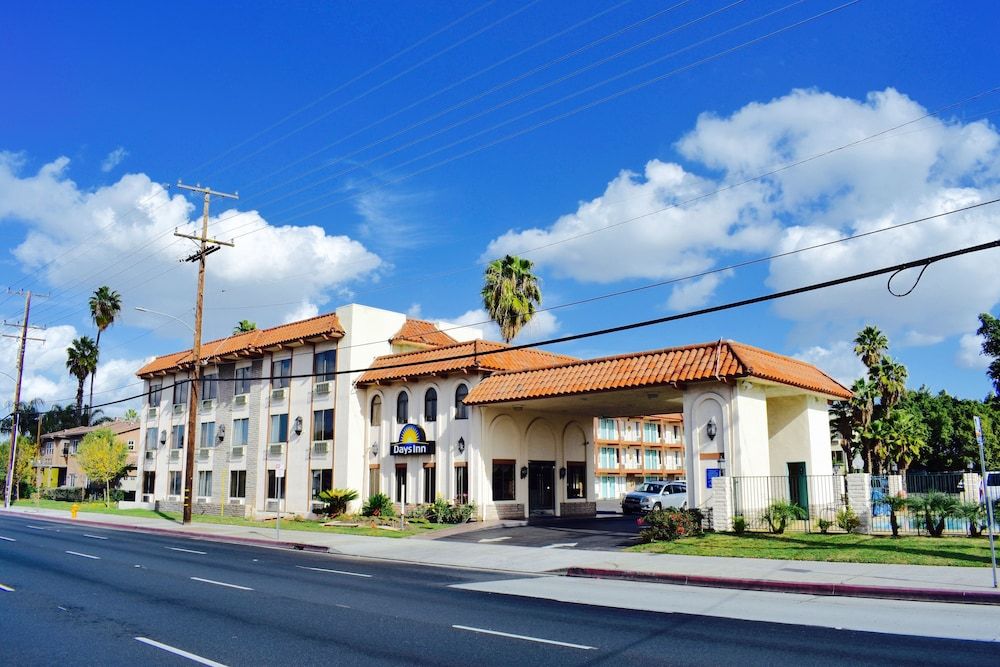 undefined Days Inn by Wyndham Anaheim Near the Park 2
