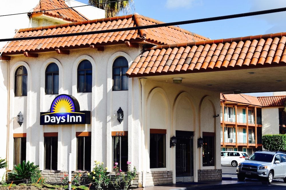 undefined Days Inn by Wyndham Anaheim Near the Park 4