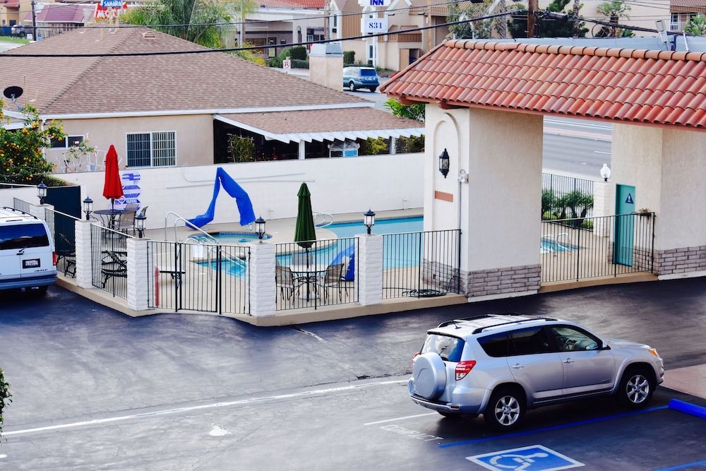 undefined Days Inn by Wyndham Anaheim Near the Park 8