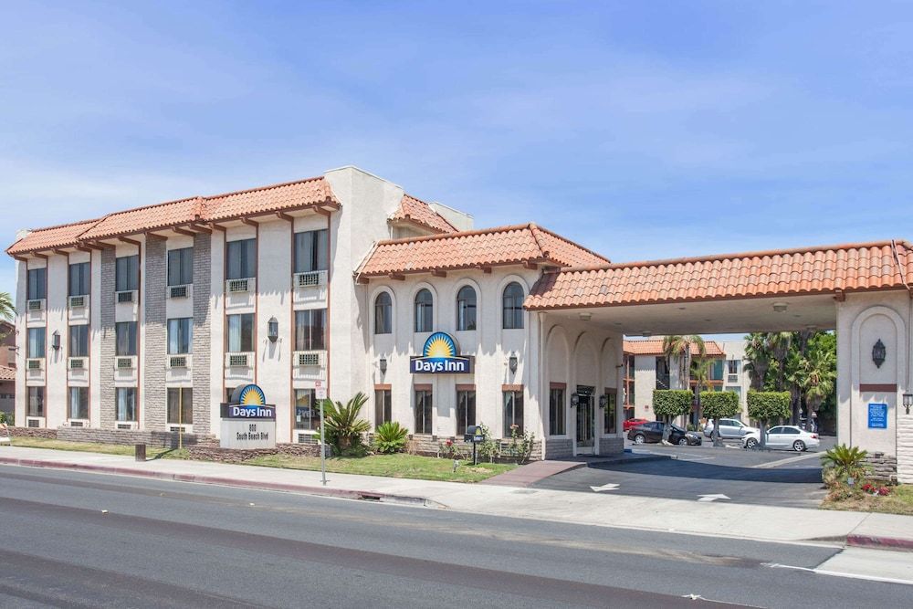undefined Days Inn by Wyndham Anaheim Near the Park 3