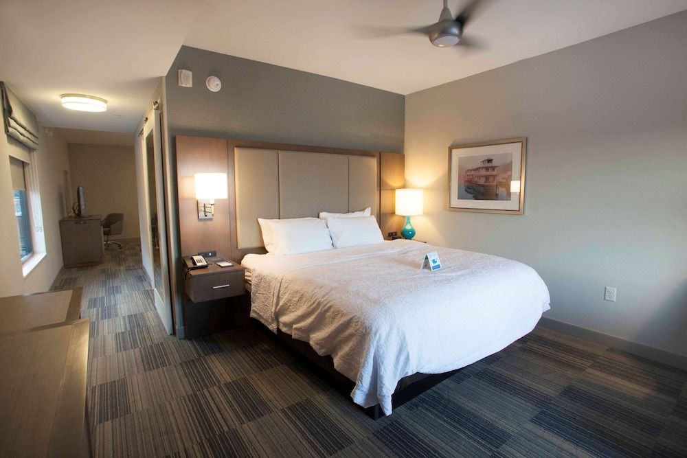 Suite, 1 King Bed, Non Smoking, Refrigerator & Microwave (Wet Bar)
