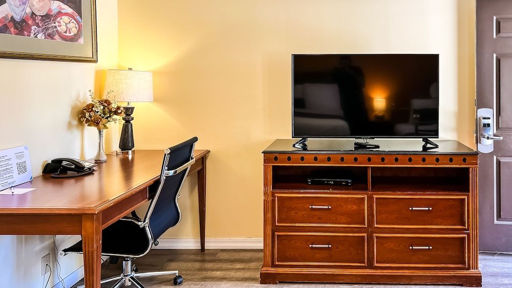 The Old West Inn Standard Room, 1 Queen Bed, Accessible, Non Smoking 11