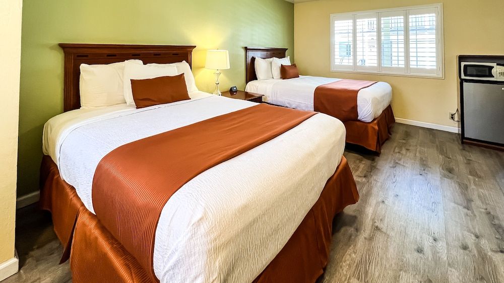 The Old West Inn Standard Room, 2 Queen Beds, Non Smoking 10