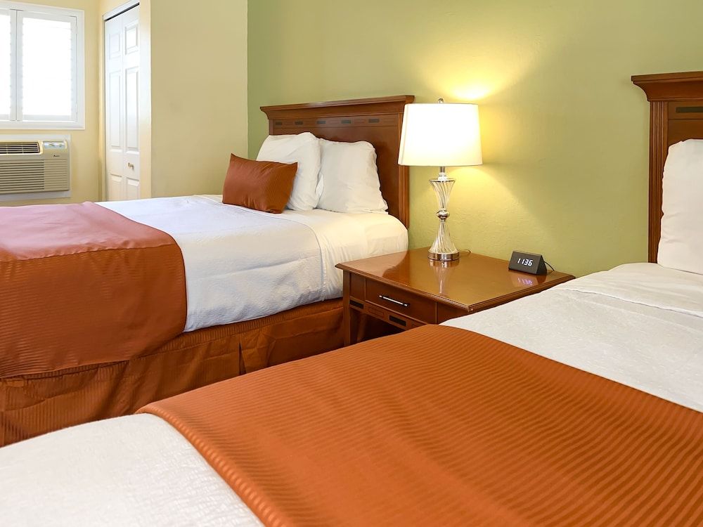 The Old West Inn Standard Room, 2 Queen Beds, Non Smoking 3