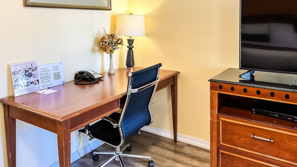 The Old West Inn Standard Room, 1 Queen Bed, Accessible, Non Smoking 13