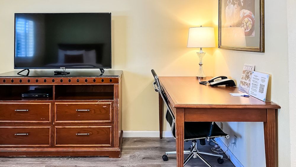 The Old West Inn Standard Room, 1 Queen Bed, Accessible, Non Smoking 10