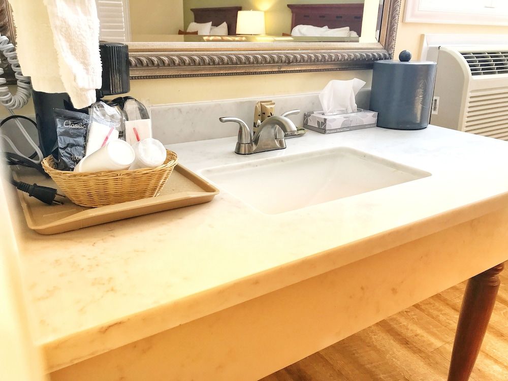 The Old West Inn Standard Room, 1 Queen Bed, Accessible, Non Smoking 6