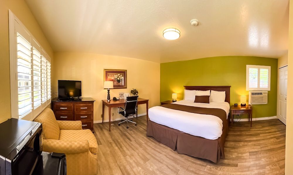 The Old West Inn Standard Room, 1 Queen Bed, Accessible, Non Smoking 4