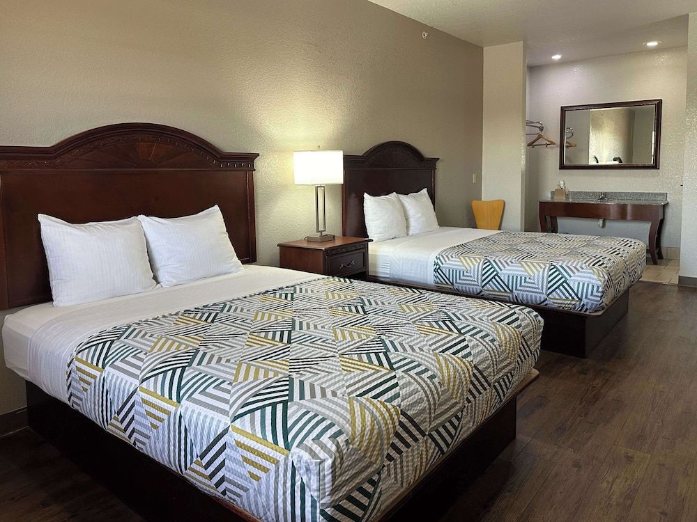 Deluxe Room, 2 Queen Beds, Non Smoking, Refrigerator & Microwave