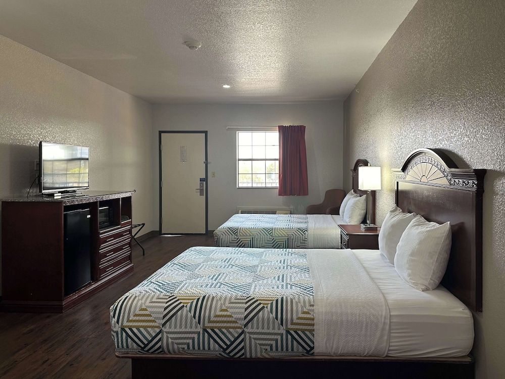 Deluxe Room, 2 Queen Beds, Accessible, Non Smoking