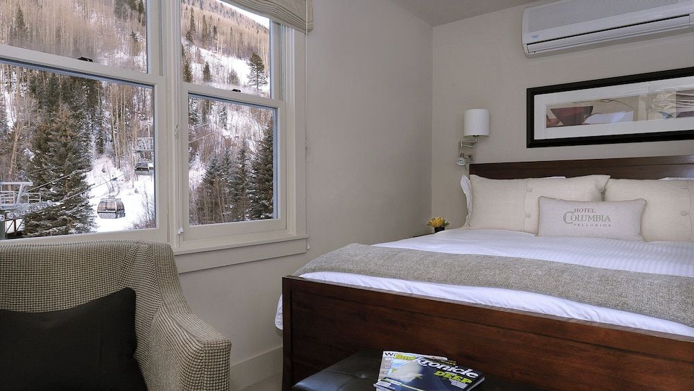 Room (Hotel Columbia 25)