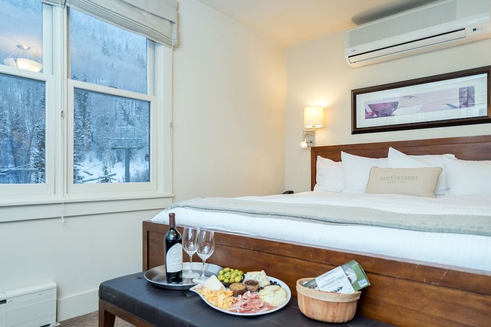 Room (Hotel Columbia 25)