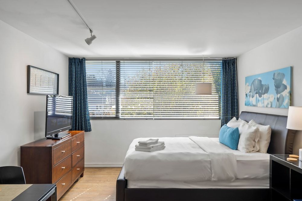 Chic Premium Studio Apartment (47 25th St NW, Atlanta GA 30309)*