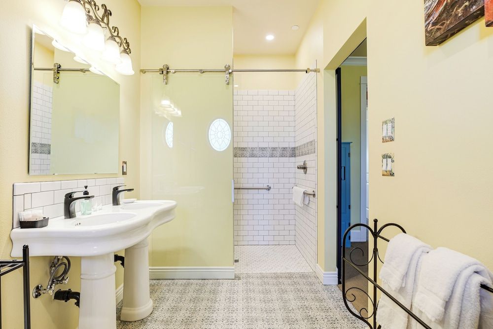 La Bastide Bed & Breakfast Comfort Room, 1 Queen Bed, Garden View 3