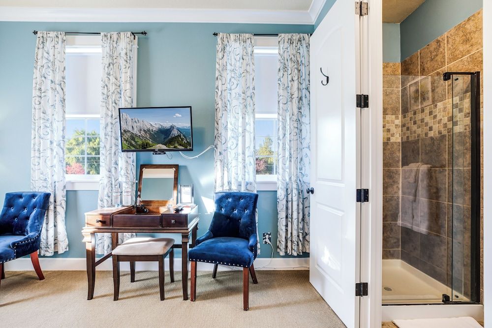 La Bastide Bed & Breakfast Romantic Room, 1 King Bed, Garden View 4