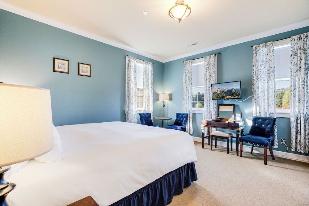 La Bastide Bed & Breakfast Romantic Room, 1 King Bed, Garden View 2